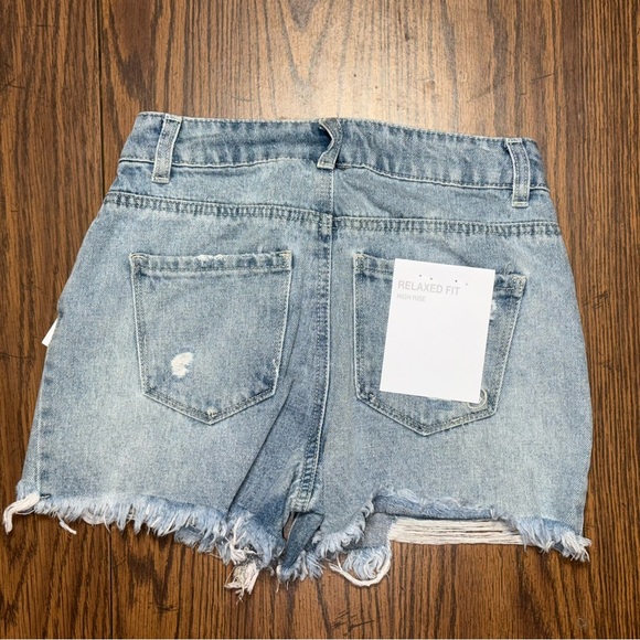 NWT Indigo Rein Faded Shorts with rhinestone accents. Size 1, Waist 24 - Picture 6 of 6